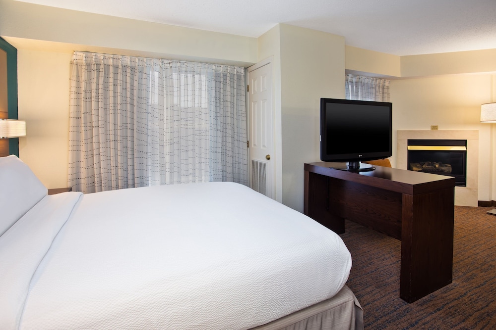 Studio Suite, 1 Queen Bed with Sofa bed, Fireplace - Photo 6