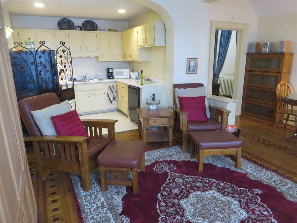 Hollywood Suite photo 2