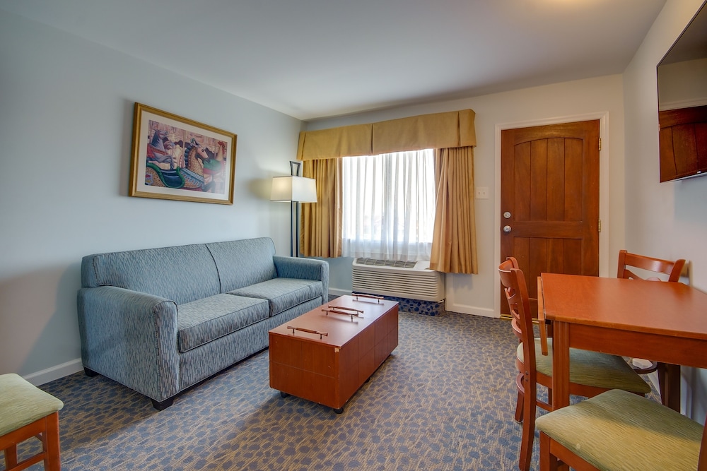 Castle South Suite 2nd  or 3rd Floor, No elevator photo 1