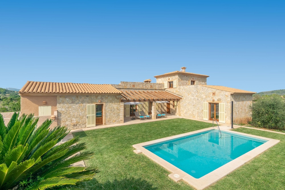 Villa photo 3