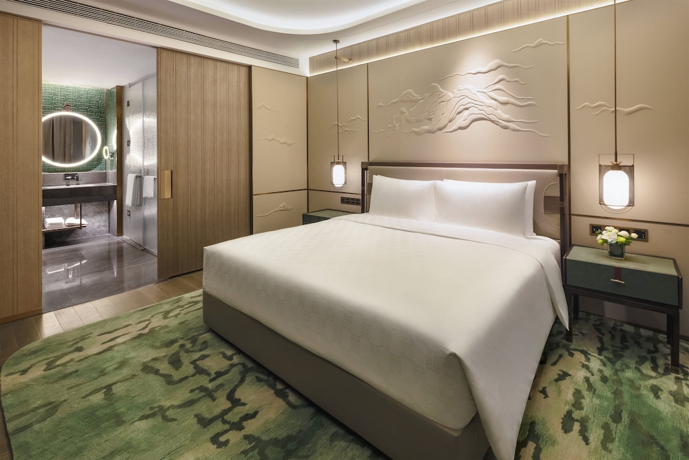 1 King Bed Premium - Photo 1