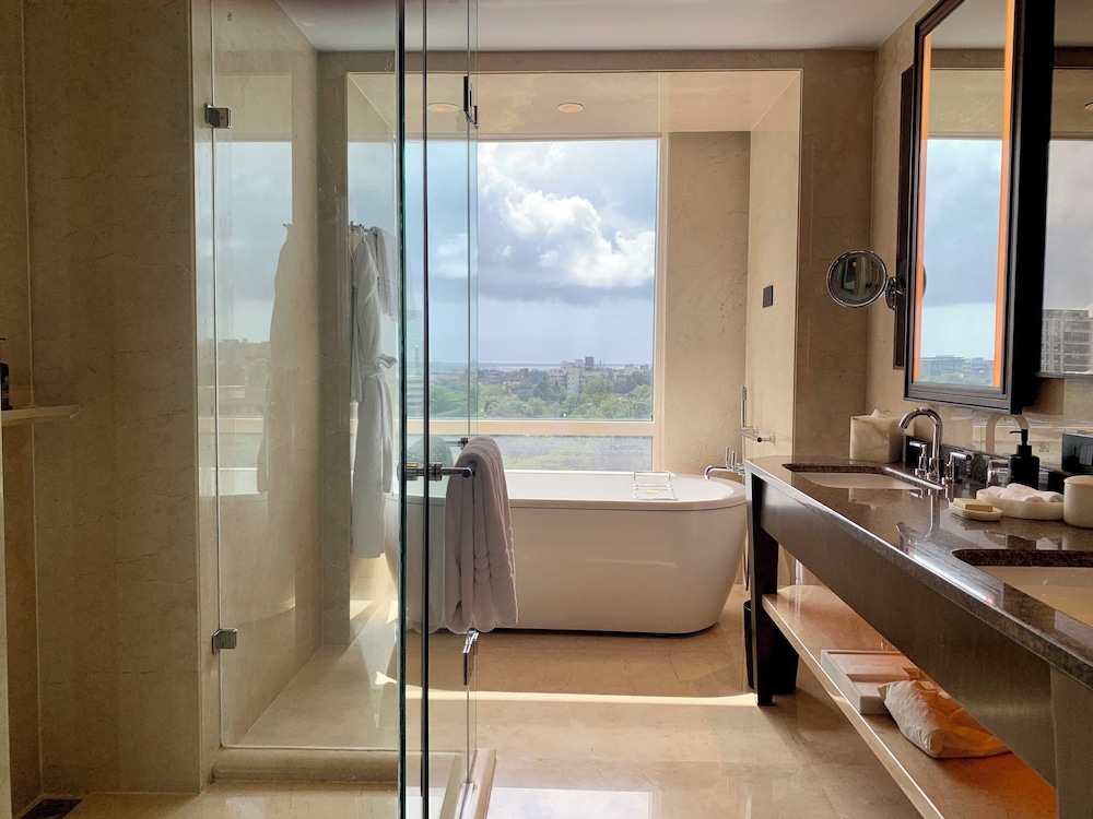 Premier Room, 1 King Bed, Sea View - Photo 6