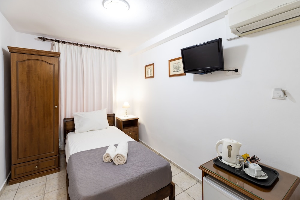 Single Room (Semi Basement) photo 1