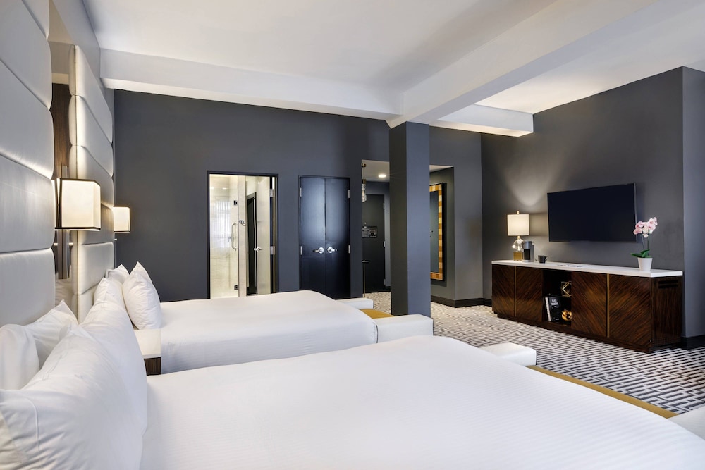 Room, 2 Queen Beds - Photo 5