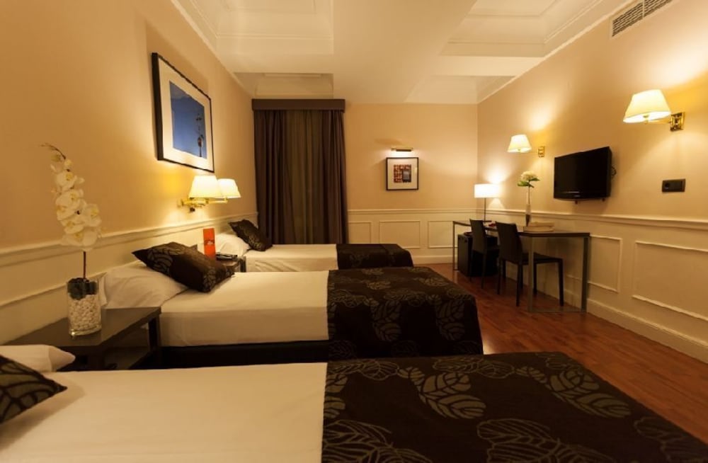 Standard Triple Room, 3 Twin Beds - Photo 3