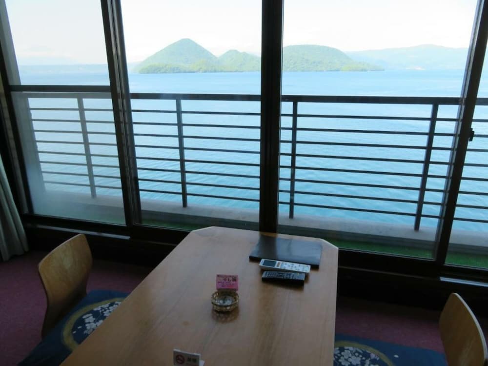 Economy Quadruple Room, 2 Beds, Non Smoking, Lakeside (Futons are provided from 3rd guests)
