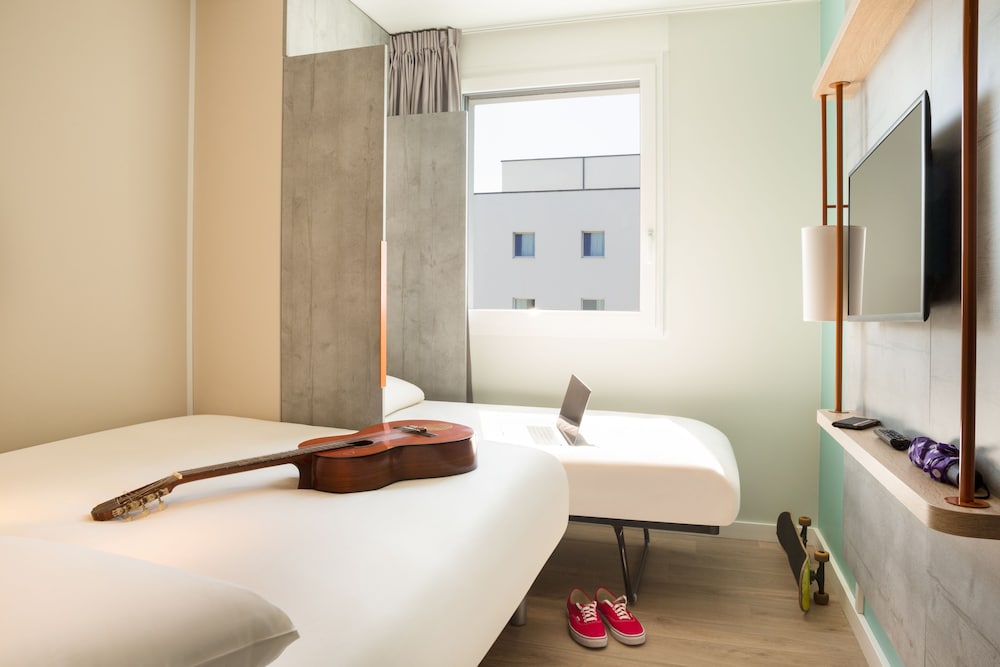 Room - Photo 3