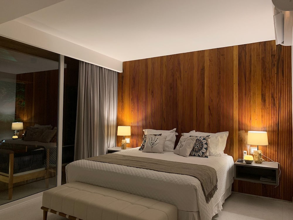 Luxury Double Room, 1 King Bed, Beach View photo 2