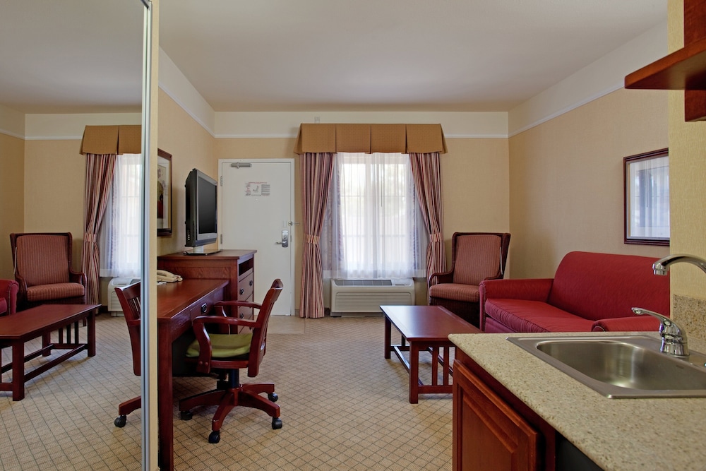 Suite, Multiple Beds - Photo 3