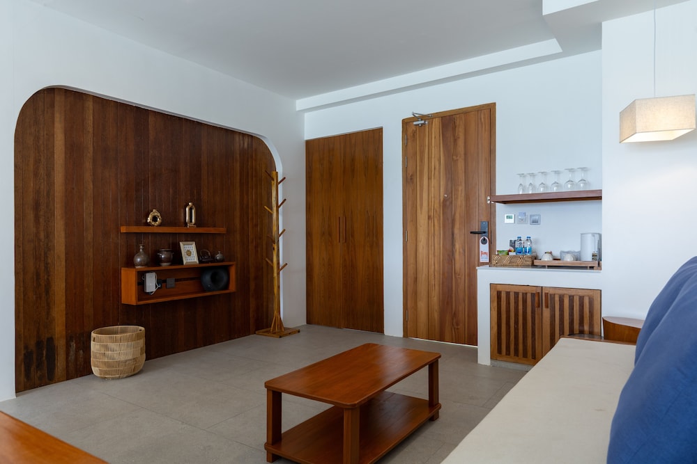 Suite Room - Photo 9