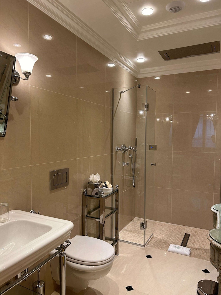 Luxury Suite