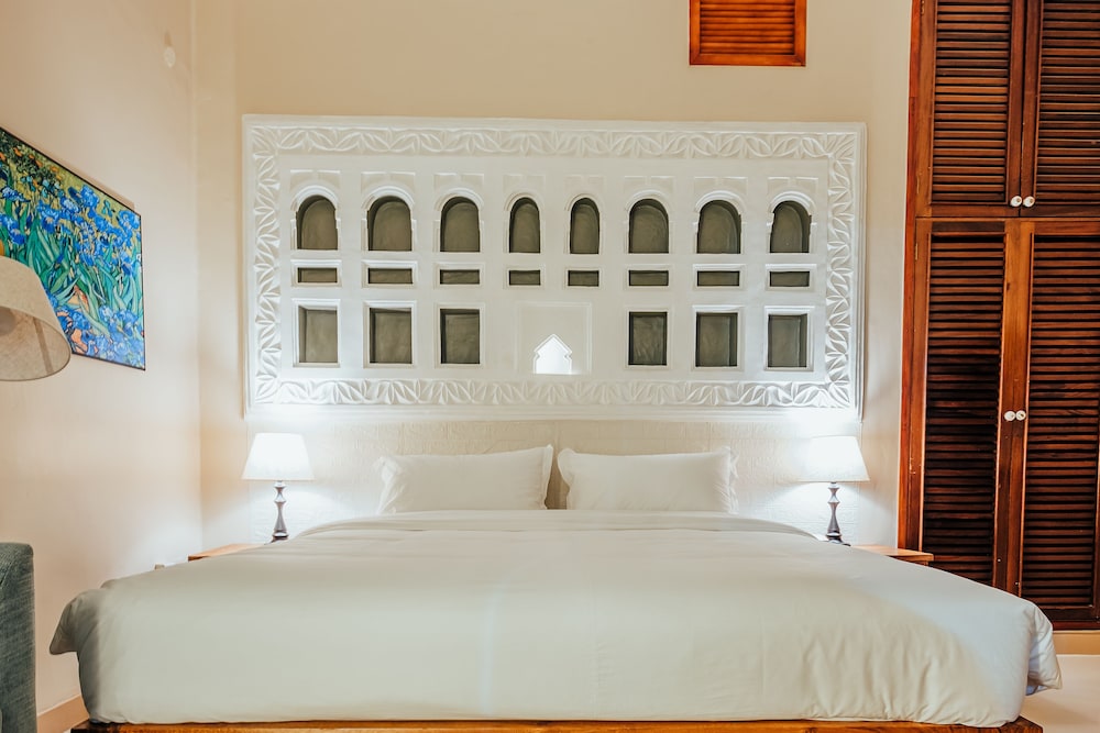 Deluxe Single Room, 1 King Bed, City View photo 2