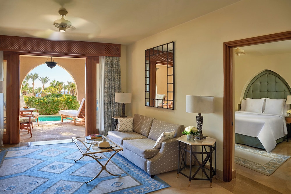 One Bedroom Suite With Plunge Pool - Photo 2