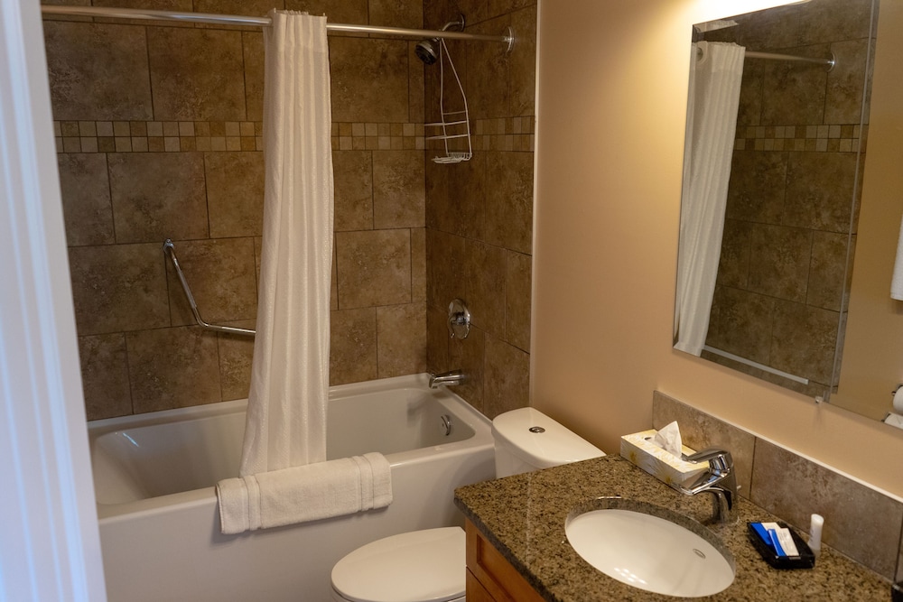 Deluxe Room, 1 Bedroom Lakefront photo 2