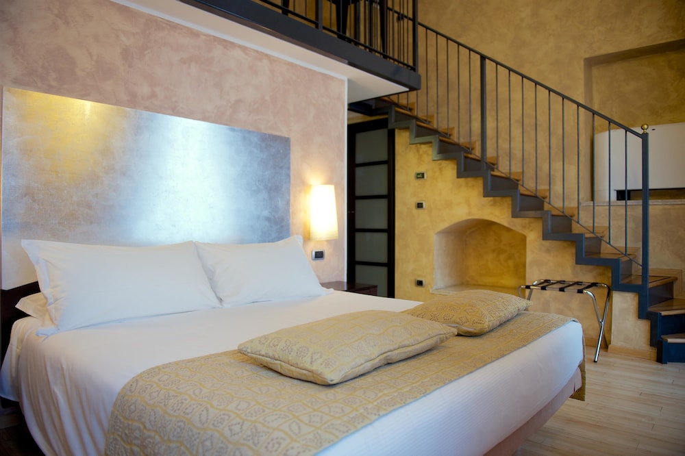 Family Room, Multiple Beds, Non Smoking, Mezzanine (Larger Room) - Photo 1