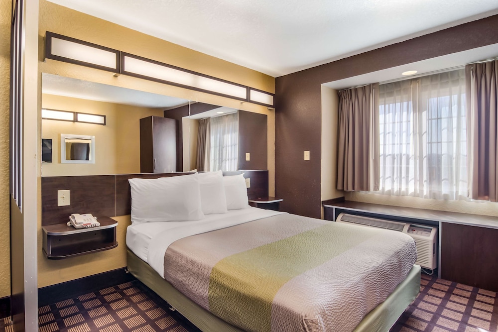 Standard Suite, 1 Queen Bed, Accessible, Non Smoking - Photo 1