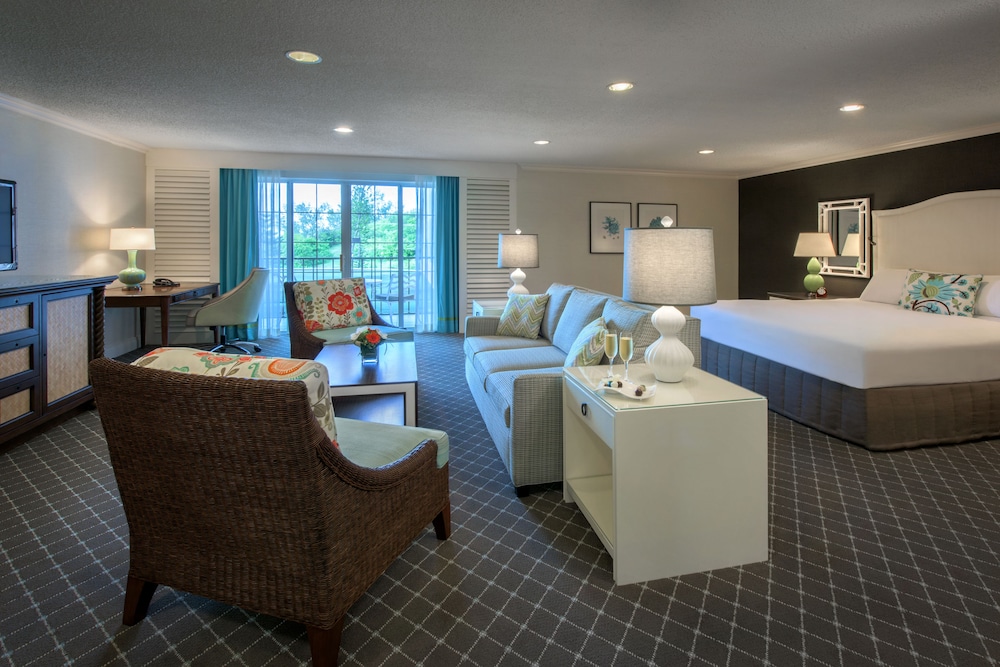 Signature Suite, 1 King Bed, Balcony, Partial Sea View