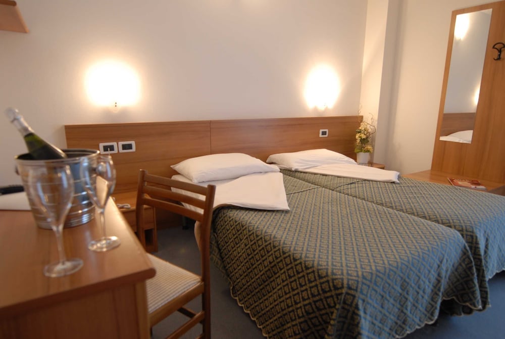 Standard Double Room - Photo 3