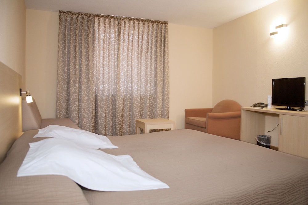 Standard Room, 1 Double or 2 Twin Beds photo 3