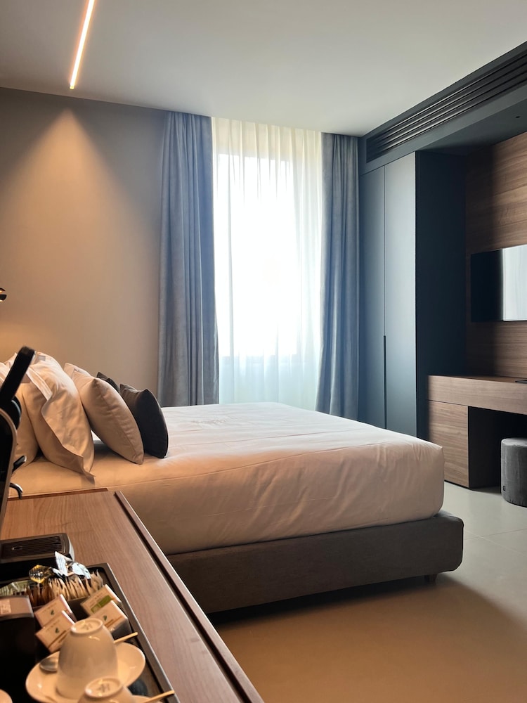 Deluxe Suite - Photo 8