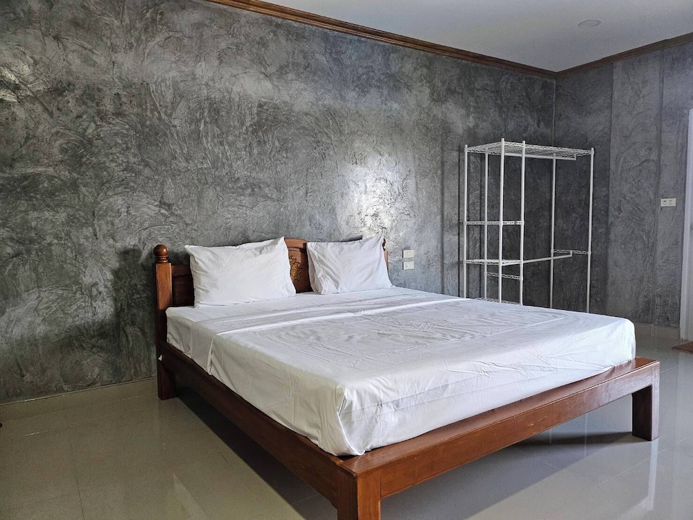 Standard Room, 1 King Bed - Photo 4