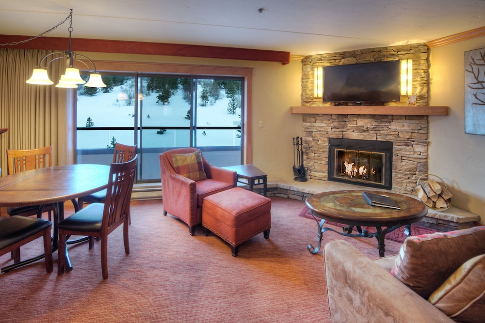 Summit Suite photo 1