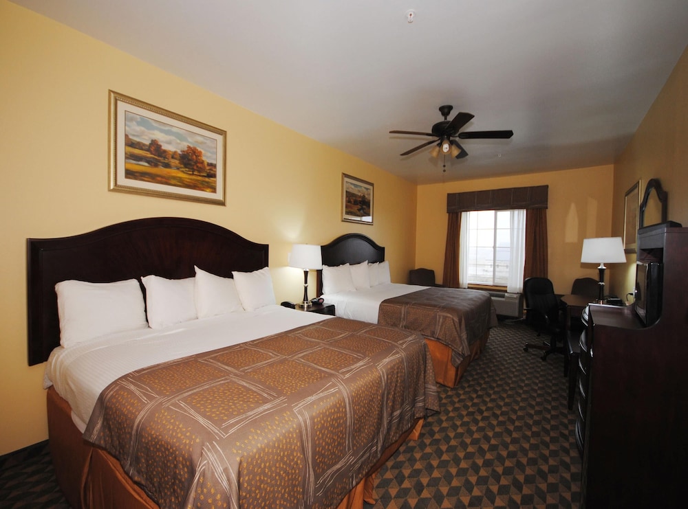 Standard Room, Multiple Beds, Non Smoking, Microwave photo 1