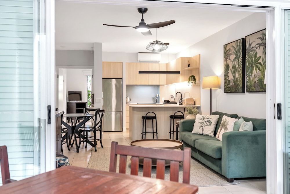 Ground Floor One Bedroom with Patio - Easy Pool Access 3312
