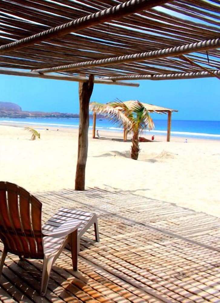 Bungalows Beach Views - 4 Queen Beds photo 1