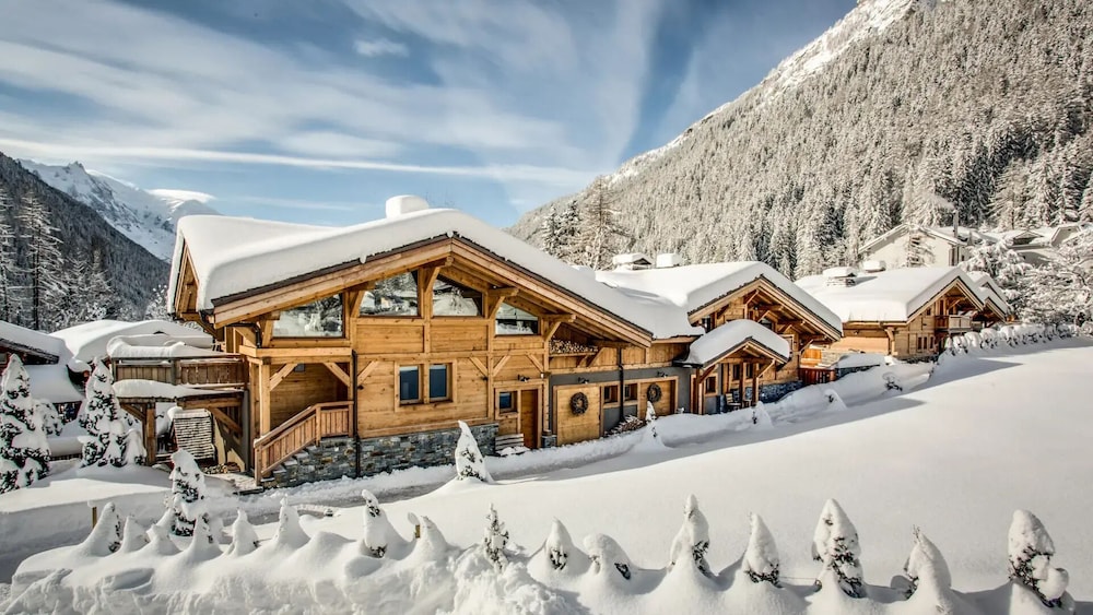 Luxury Chalet, Multiple Bedrooms, Mountain View