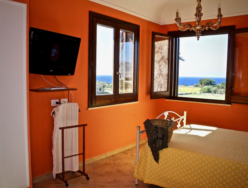 Deluxe Suite, 2 Bedrooms, Kitchen, Sea View photo 1