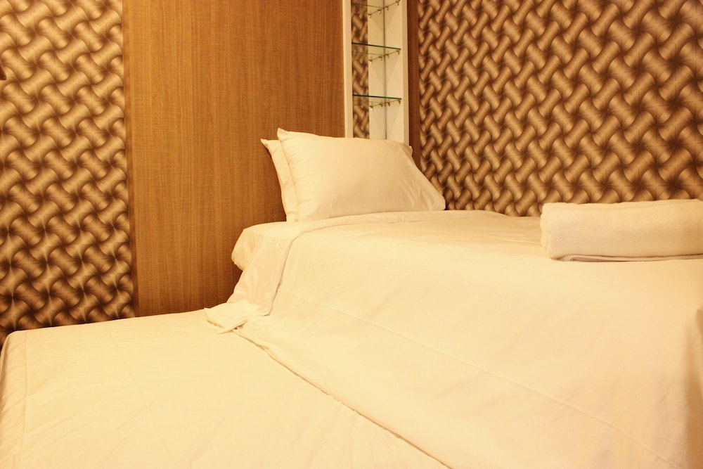 Room - Photo 26