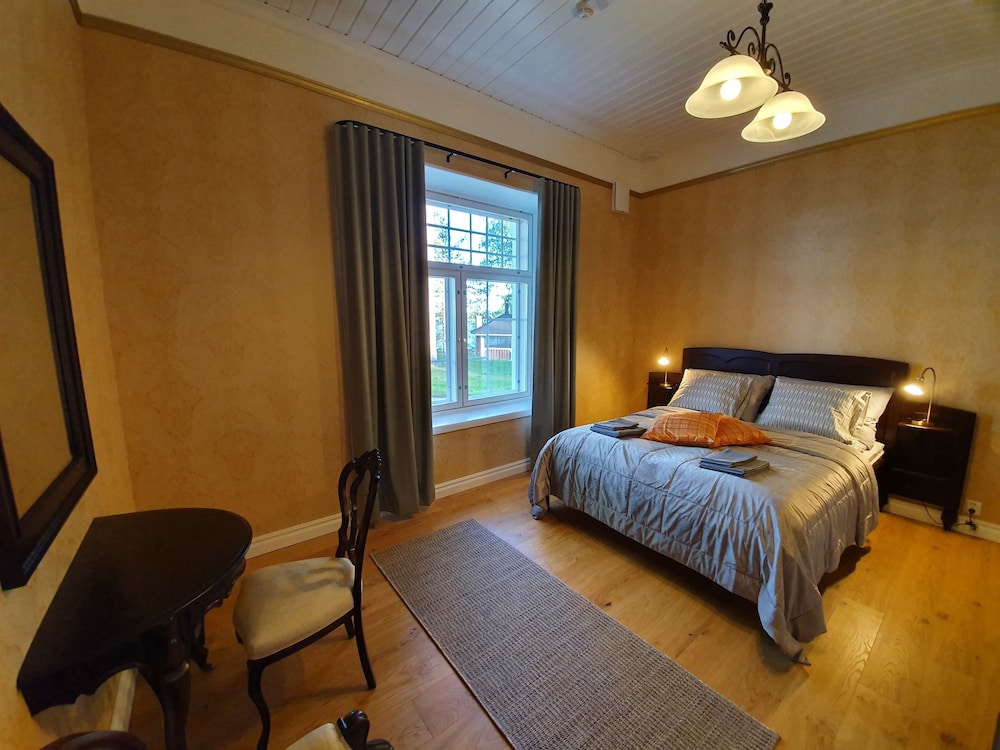 Main Building, Suite 2, Lake View