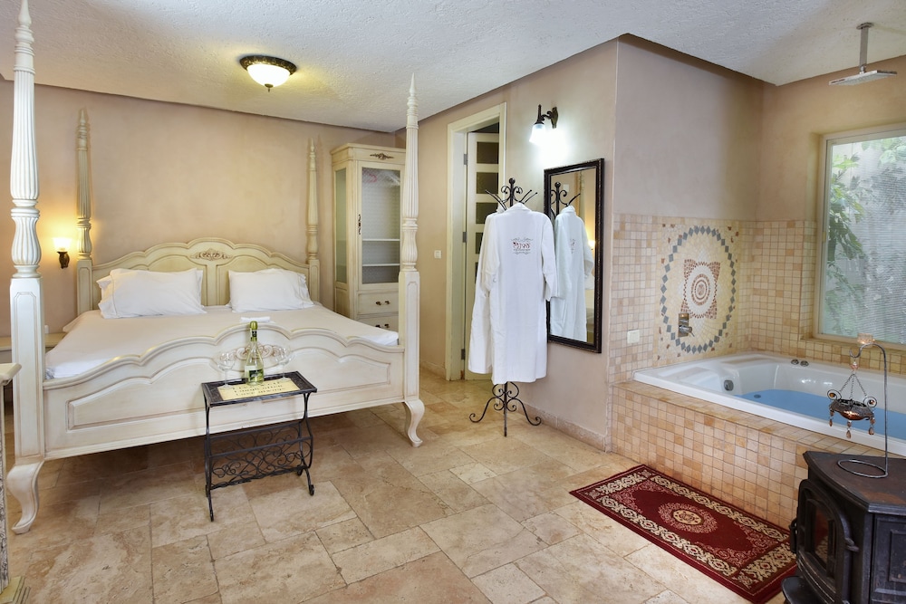Classic Suite, 1 Bedroom, Jetted Tub, Ground Floor photo 3