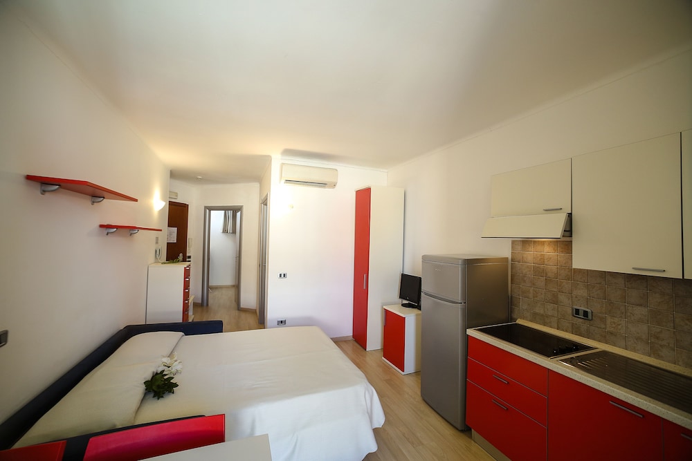 Economy Studio, Kitchenette, City View photo 3