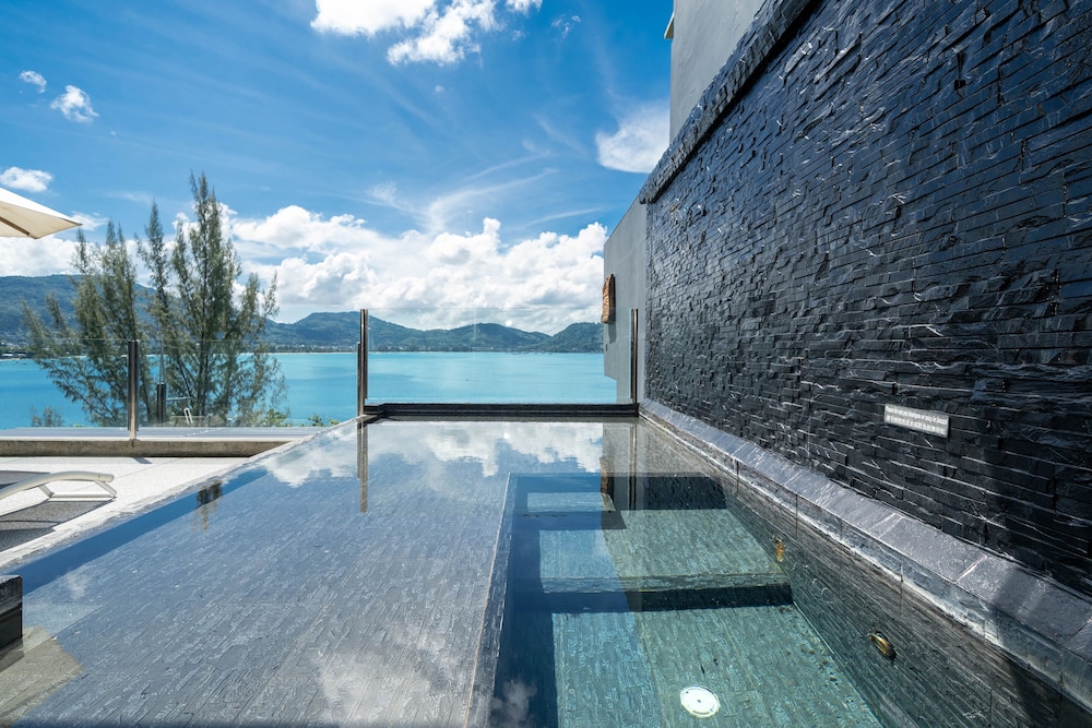 Oceanfront Deluxe - Photo 6