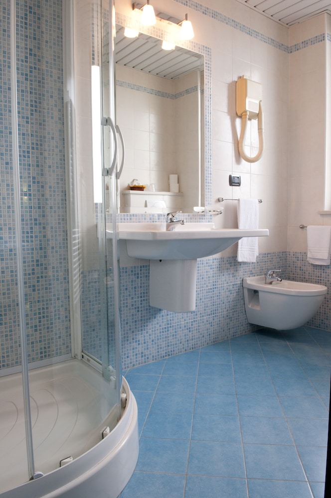 Business Double Room Single Use photo 2