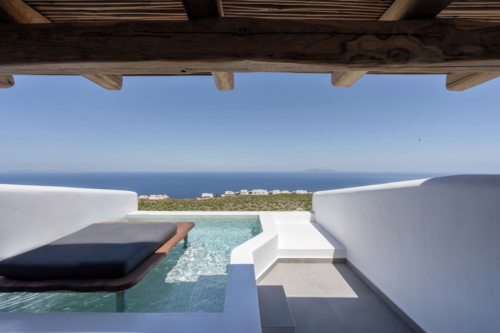 Superior Suite with sea view and heated plunge pool - Photo 12
