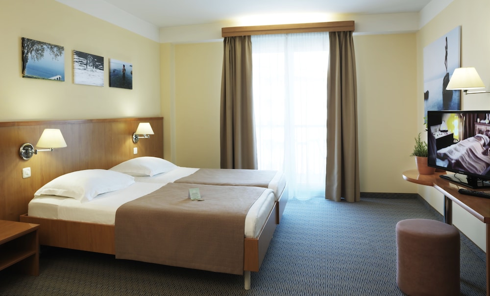 Standard Double or Twin Room - Photo 1