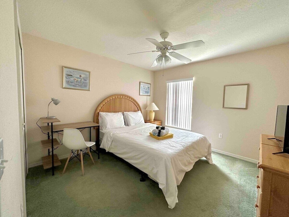 Double Room, Shared Bathroom (Room 3)