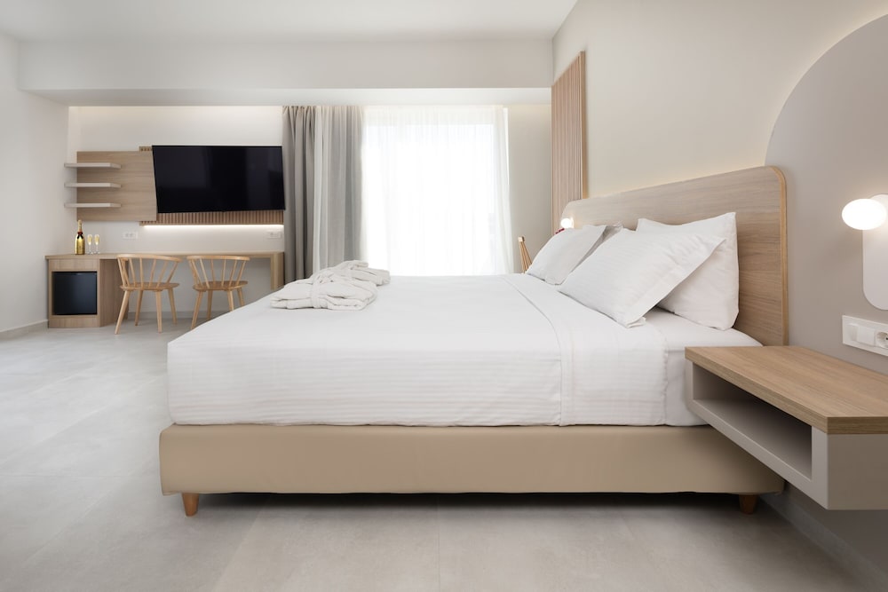 Royal Suite with Balcony photo 3