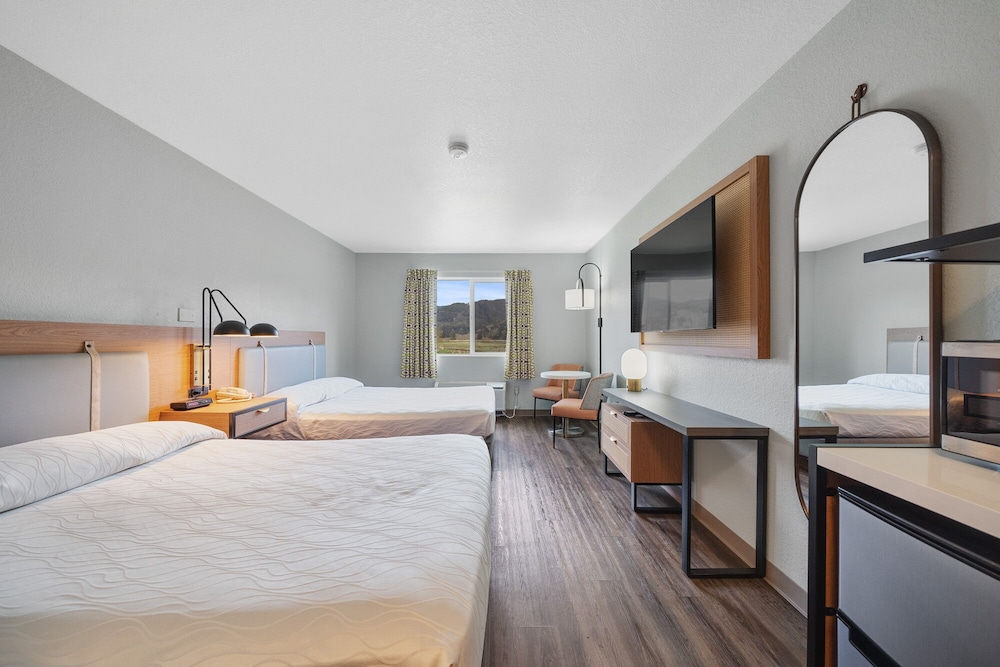 Room, 2 Queen Beds, Non Smoking