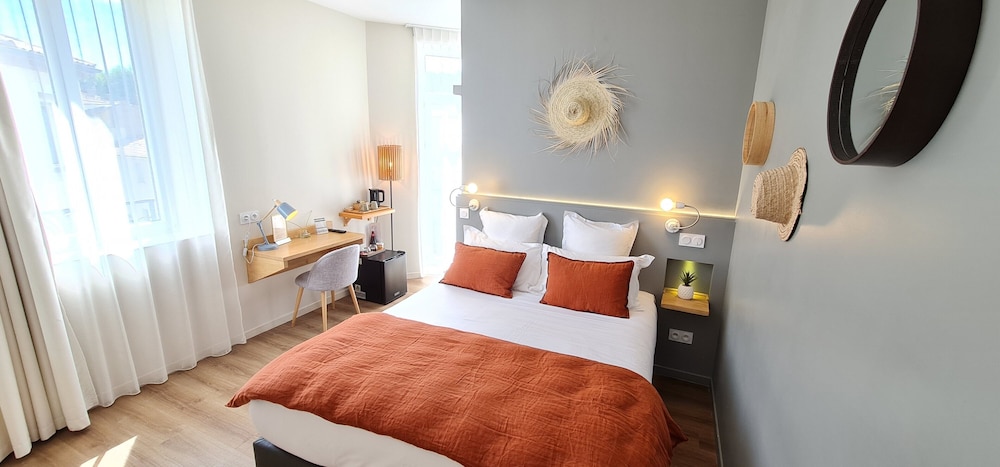 Standard Double Room, City View - Photo 16