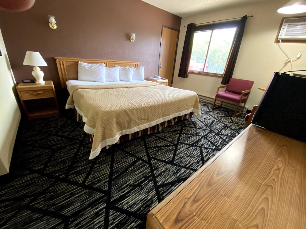 Standard Room, 1 Queen Bed photo 3