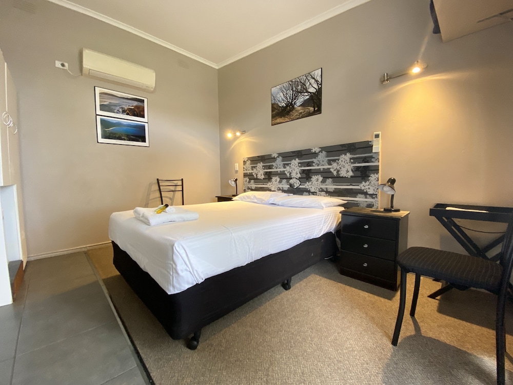 Standard Suite, 1 Bedroom, Non Smoking, Balcony photo 2