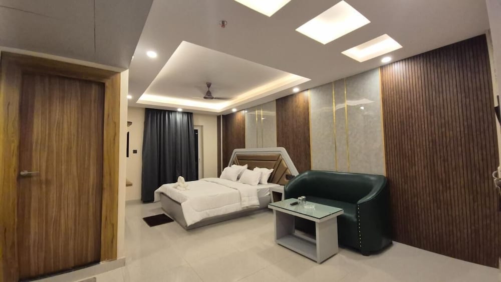 Deluxe Double Room, Balcony, City View