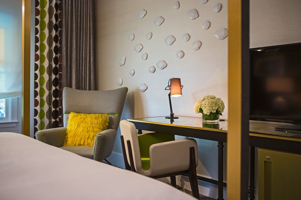 Suite, 1 Bedroom, Accessible (Communications, Mobility)