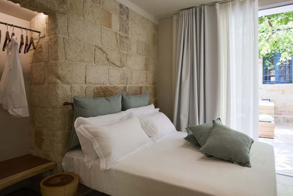 Deluxe Room, 1 Queen Bed, Garden View