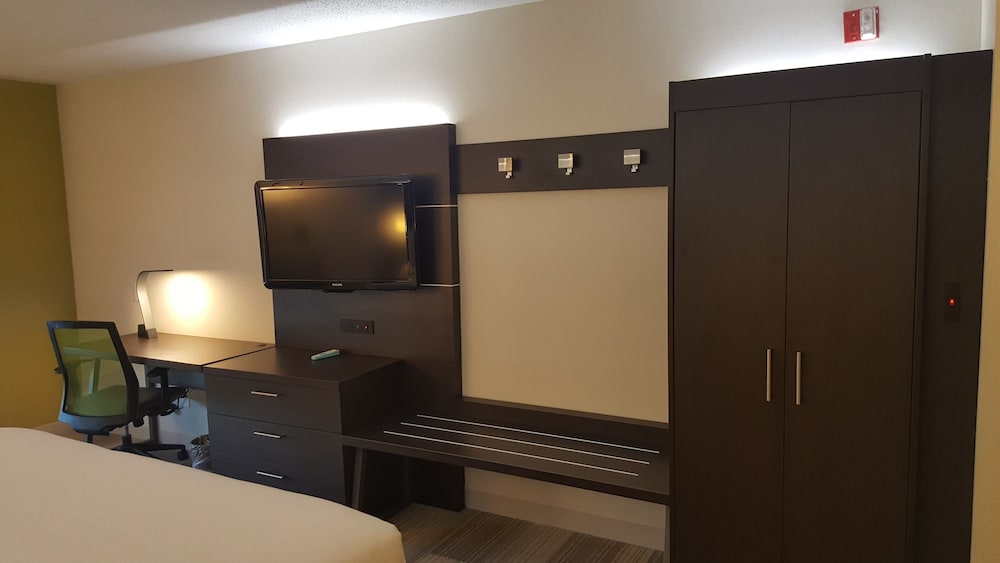 Standard Room, 2 Queen Beds (Communications) - Photo 2