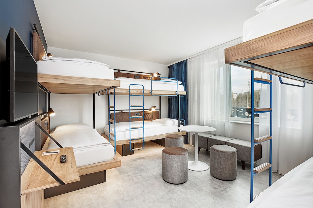 Comfort Quadruple Room, Non Smoking thumbnail 6